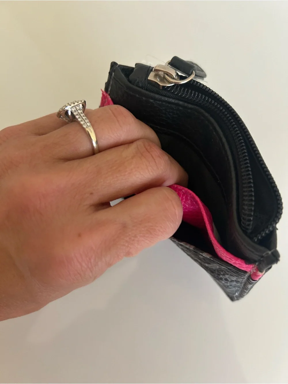 MTV Black and Hot Pink Zip Card Holder